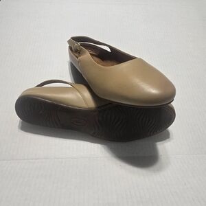 Softwalk Sandy Slingback Comfort Low Wedge Beige Ballet Flats Size 11